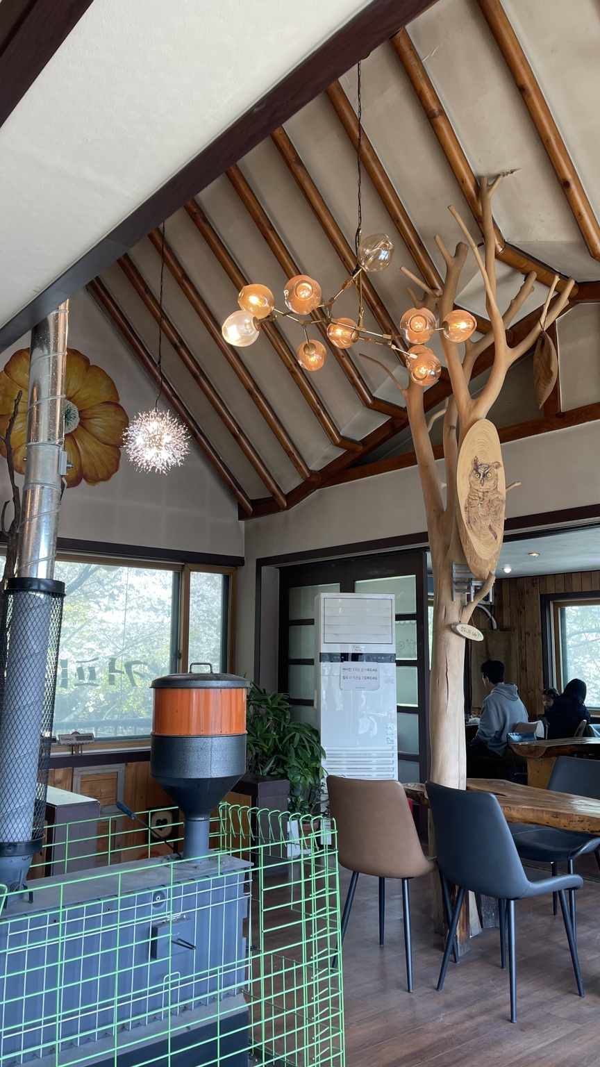 호두나무카페 내부